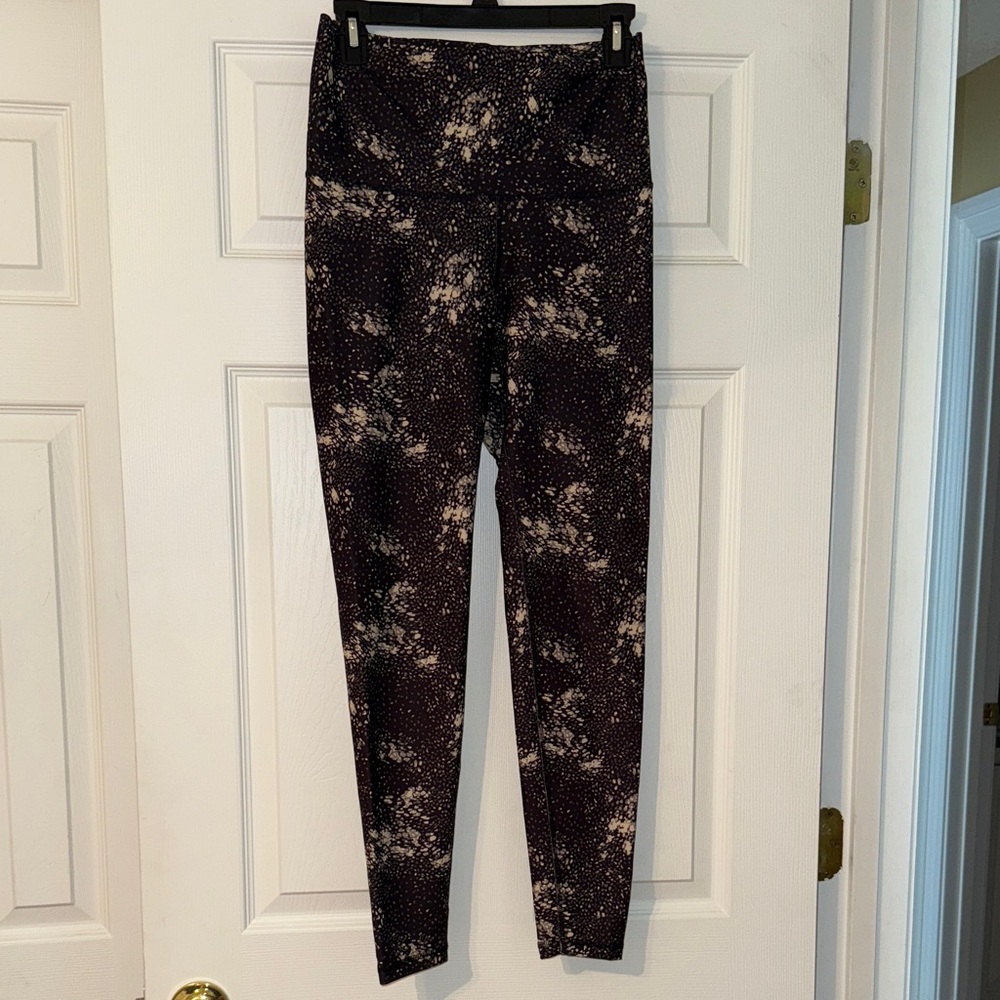 Old Navy Black and White Active Leggings Extra High-Rise